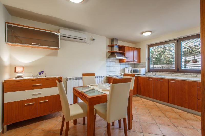 Apartmani Gilda Vrsar Buitenkant foto