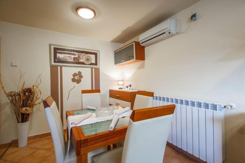 Apartmani Gilda Vrsar Buitenkant foto