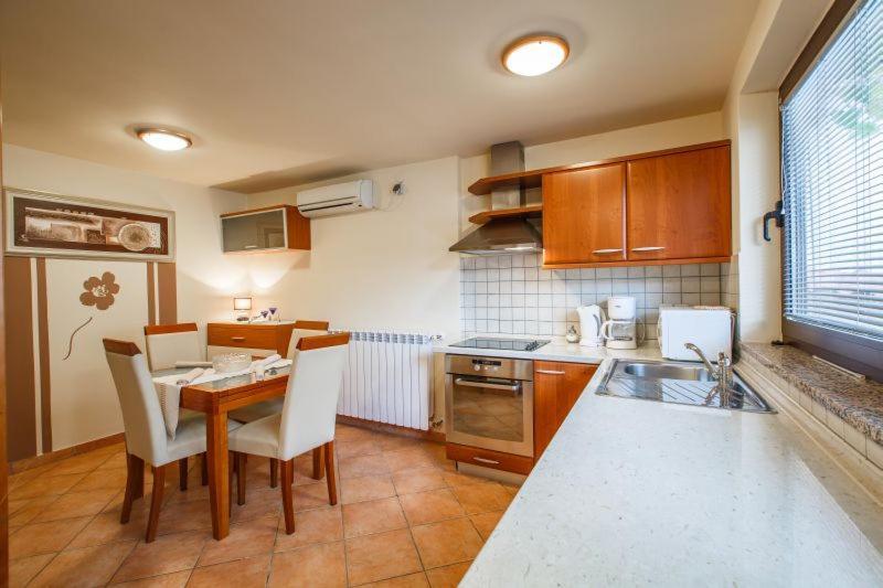 Apartmani Gilda Vrsar Buitenkant foto
